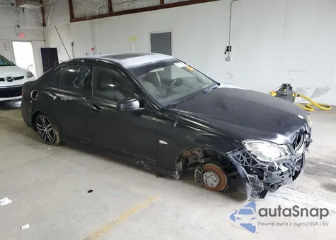 2012 Mercedes-Benz C 250 из США, поврежденный, VIN WDDGF4HB6CA672840